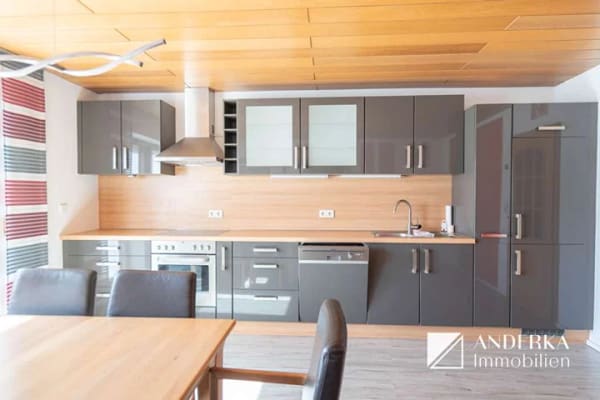 Immobilie in Bibertal - Großzügige 4-Zimmer-Dachgeschosswohnung mit ca. 117 m², Balkon & eigener PV-Anlage - Bild 3