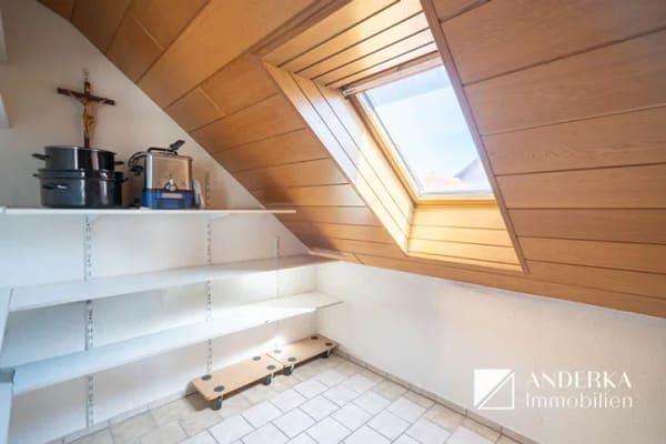 Immobilie in Bibertal - Großzügige 4-Zimmer-Dachgeschosswohnung mit ca. 117 m², Balkon & eigener PV-Anlage - Bild 4