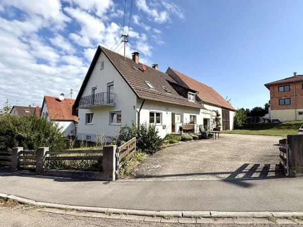 Immobilie in Holzheim - Ab ins Familienglück! Großes Wohnhaus mit Nebengebäuden in Holzheim! - Bild 1