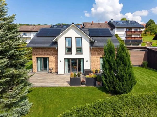Immobilie in Weibersbrunn - Exklusives und neuwertiges Viebrock-Haus in Weibersbrunn mit herrlichem Panorama! - Bild 0