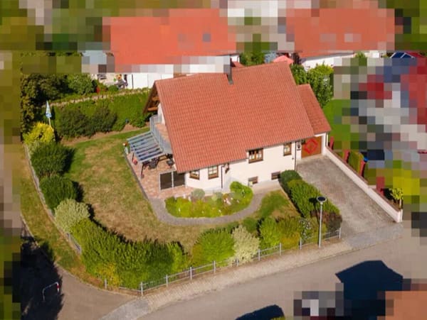 Immobilie in Ergoldsbach - Ankommen & Wohlfühlen - Einfamilienhaus in Ergoldsbach mit günstigem Erbbauzins! - Bild 2