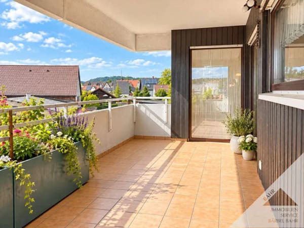 Immobilie in Ehningen - Geräumige 2,5-Zimmer-Wohnung mit großem Balkon in ruhiger Lage von Ehningen  - Bild 1