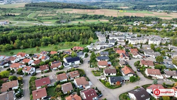 Immobilie in Neckartenzlingen - Verwirklichen Sie Ihr persönliches Traumhaus! Großzügiges Einfamilienhaus mit Einliegerwohnung - Bild 2
