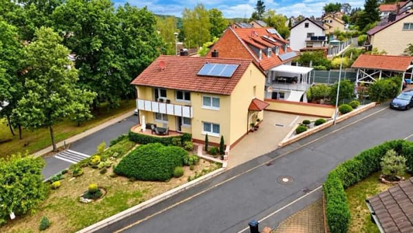 Immobilie in Kreuzwertheim - Modernisiertes 3-Parteienhaus – ca. 220 m² & attraktives Neuvermietungspotenzial - Bild 1