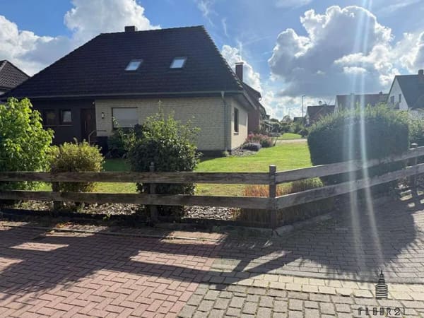 Immobilie in Harpstedt - Zweifamilienhaus mit vielseitigen Nutzungsmöglichkeiten in Harpstedt - Bild 0