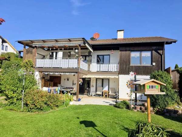 Immobilie in Fraunberg - Einfamilienhaus mit Garagen, Carport, Blockhaus und gepflegtem Garten in Fraunberg (Maria Thalheim) - Bild 0