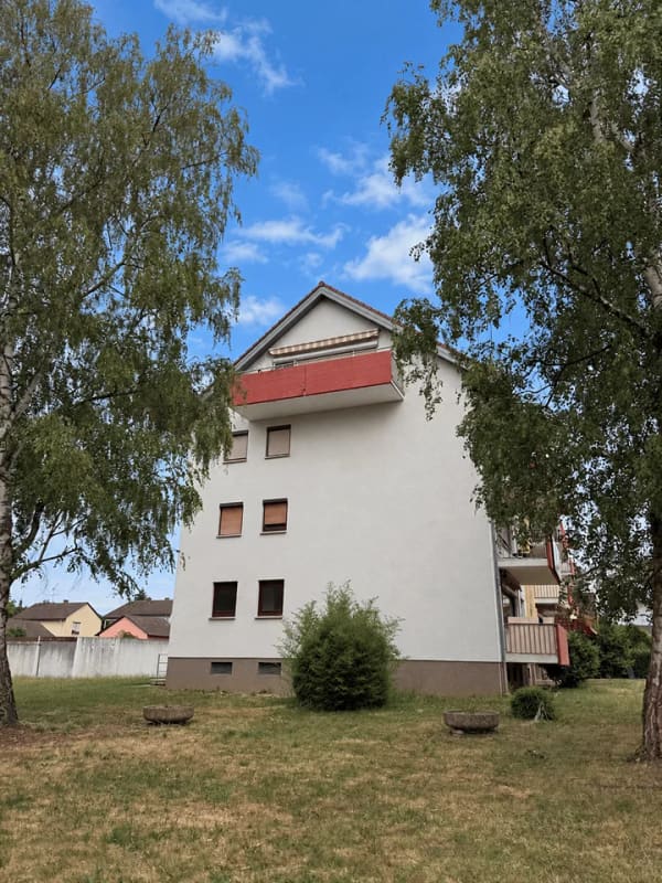 Immobilie in Riegel - Großzügige 3-Zimmer-Dachgeschosswohnung mit Westbalkon, Garage und viel Gestaltungspotenzial ! - Bild 2