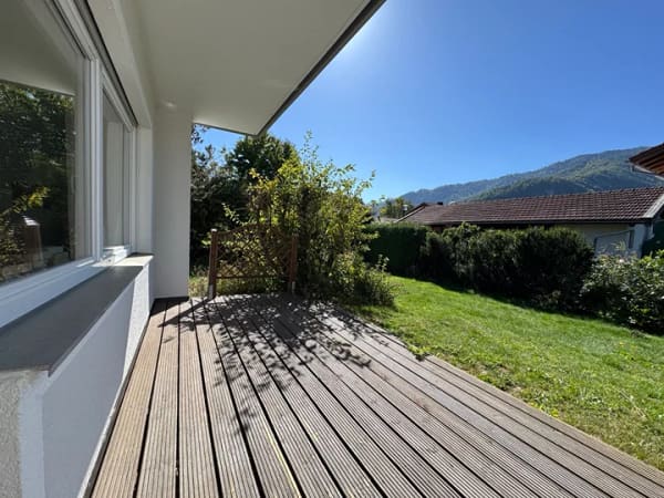 Immobilie in Unterwössen - Ruhige, erneuerte, toll ausgestattete 2-Zi.-Garten-ETW mit Südwest-Terrasse + Hobbyraum u. WC im UG - Bild 2