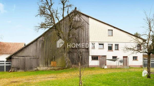 Immobilie in Wutach - Gepflegtes Bauernhaus mit Charme & Potenzial: 2200 m² Grundstück, Scheune & Wohnmöglichkeiten - Bild 3