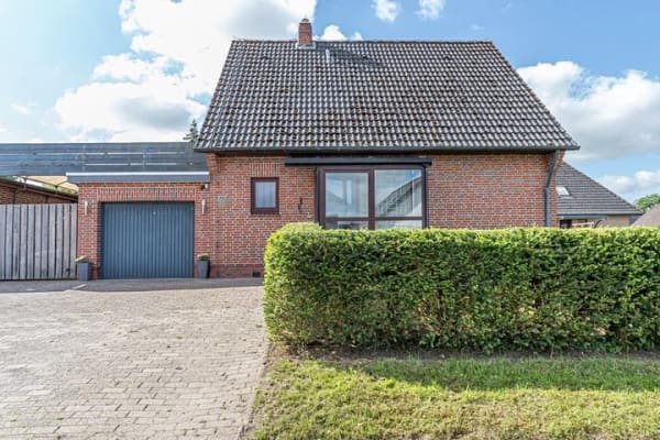 Immobilie in Stadland - Teilsaniertes Einfamilienhaus in ruhiger Siedlungslage - Bild 1