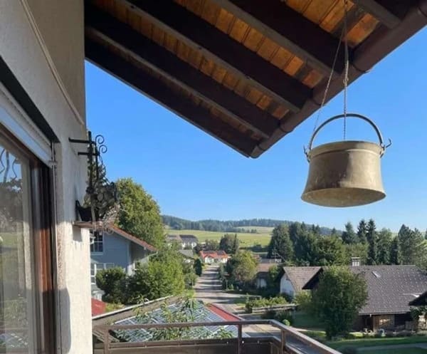 Immobilie in Herrischried - Maisonette-Wohnung mit zwei Balkonen und Garagen - Bild 2