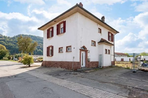 Immobilie in Ramstein-Miesenbach - Bereit für Ihre Ideen: Einfamilienhaus am Ortsrand von Landstuhl - Bild 0