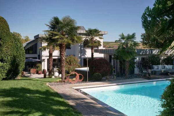 Immobilie in Bechtheim - Großes freistehendes Einfamilienhaus mit beeindruckendem Garten und Pool - Bild 2