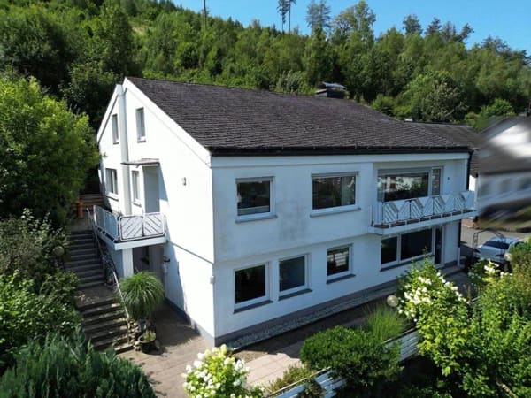 Immobilie in Lennestadt - / Seltene Gelegenheit - Großzügiges Einfamilienhaus mit ELW in Altenhundem! - Bild 0