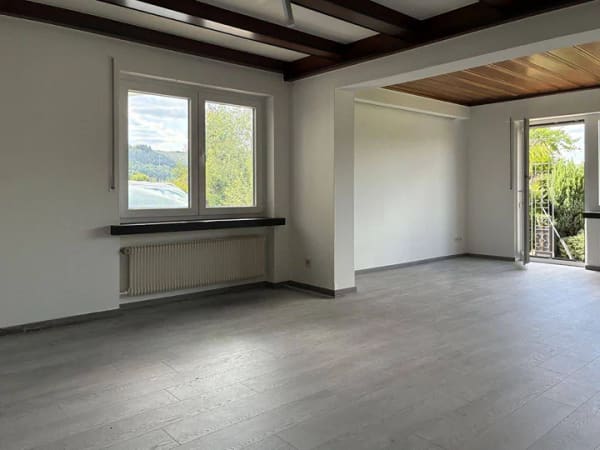 Immobilie in Lennestadt - / Seltene Gelegenheit - Großzügiges Einfamilienhaus mit ELW in Altenhundem! - Bild 2
