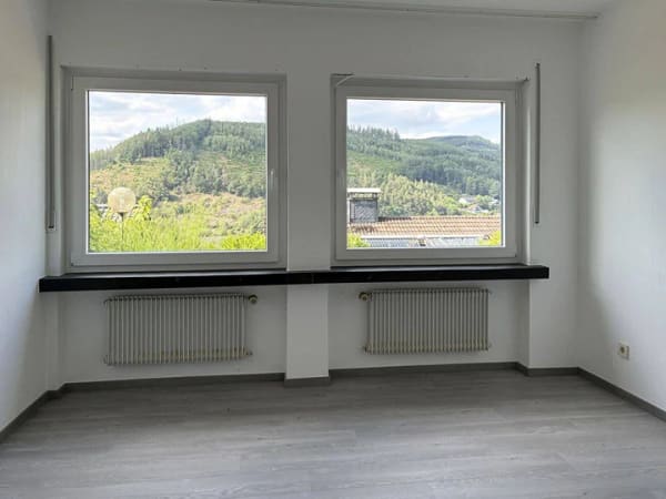 Immobilie in Lennestadt - / Seltene Gelegenheit - Großzügiges Einfamilienhaus mit ELW in Altenhundem! - Bild 4