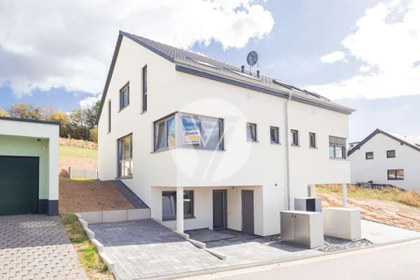 Immobilie in Föhren - Moderne Wohnhaushälfte in begehrte Lage von Föhren Gebiet "Acht" // Innenausbau (selbst)gestalten un - Bild 0