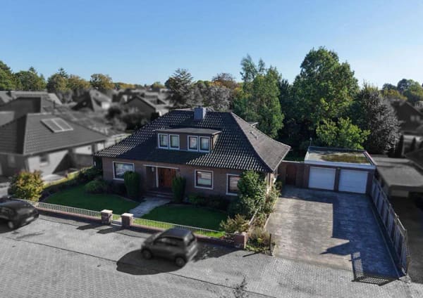Immobilie in Hage - Großzügiges Wohnhaus mit 10 Zimmern, Garten und vielfältigen Nutzungsperspektiven in bevorzugter Lage von Hage - Bild 1