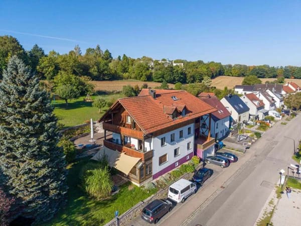 Immobilie in Bad Abbach - Attraktive Kapitalanlage mit ca. 7,4 % Rendite - inkl. großem Grundstück mit Neubaupotenzial! - Bild 1