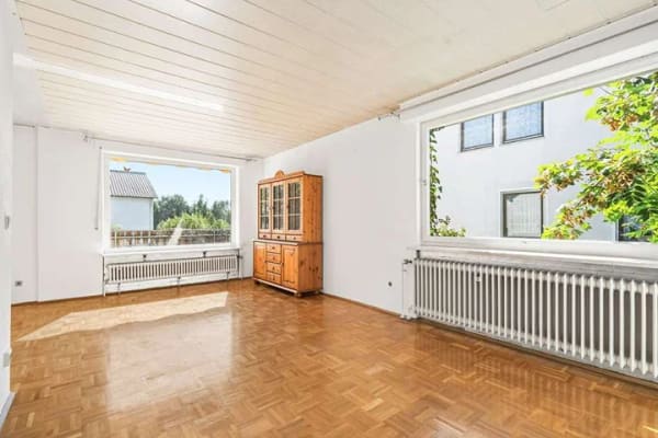 Immobilie in Bad Schussenried - Zweifamilienhaus im Dornröschenschlaf – Zeit für Ihre Wohnideen - Bild 1