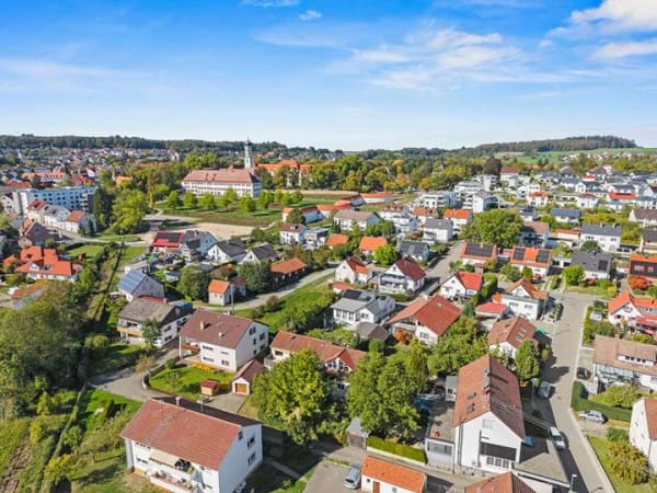 Immobilie in Bad Schussenried - Zweifamilienhaus im Dornröschenschlaf – Zeit für Ihre Wohnideen - Bild 3