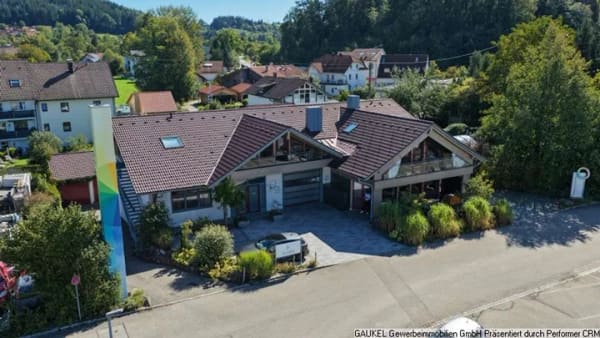 Immobilie in Obergünzburg - Attraktives Wohn- und Geschäftshaus + Grundstück mit Entwicklungspotenzial in Obergünzburg, Allgäu! - Bild 0