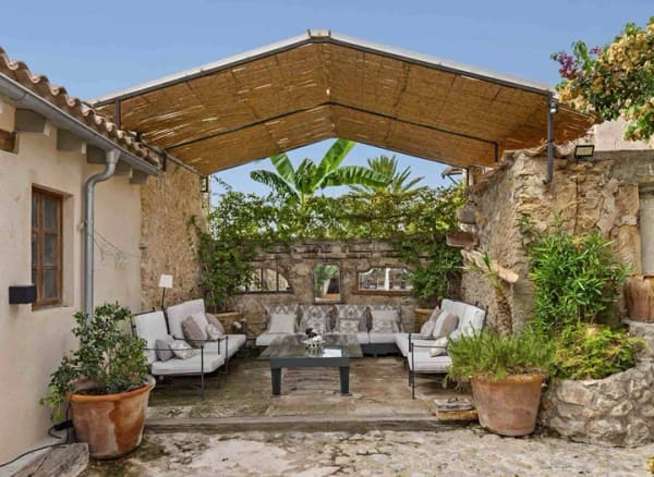Immobilie in Probstzella - Stadthaus in Consell mit Pool und historischem Weinkeller - Bild 1