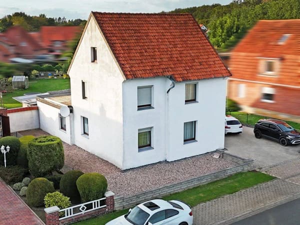 Immobilie in Niedernwöhren - Attraktives Wohnhaus in ruhiger Lage mit großem Grundstück - Bild 0