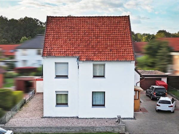 Immobilie in Niedernwöhren - Attraktives Wohnhaus in ruhiger Lage mit großem Grundstück - Bild 1