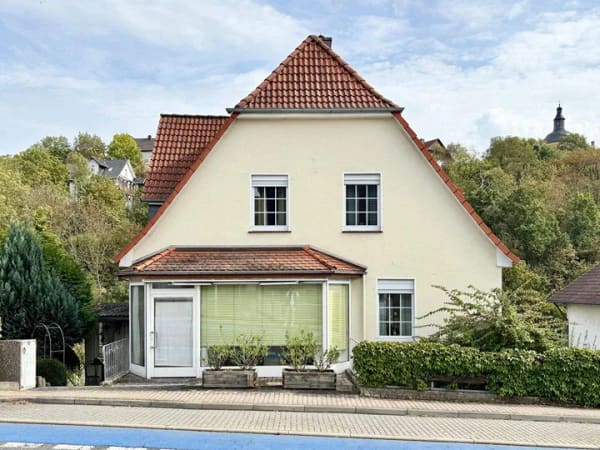 Immobilie in Bad Wildungen - Einfamilienhaus mit historischem Charme und liebevoll gestaltetem Garten - Bild 2