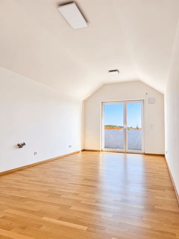 Immobilie in Mammendorf - Großzügigkeit & moderner Wohnkomfort-stillvolle 4-Zi.-Dachgeschosswohnung mit Penthouse-Charakter - Bild 2