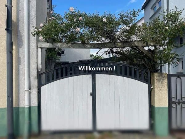 Immobilie in Steinbach - Gross, grün, stilvoll - 8 Zimmer, 2 Bäder u. Fenster neu, Terrassen - Bild 1
