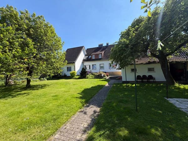 Immobilie in Hasbergen - Großzügiges Wohnhaus mit separater Wohneinheit, zwei Garagen und großem Grundstück in ruhiger Sackgassenlage - Bild 0