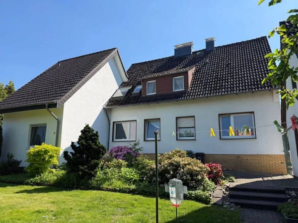 Immobilie in Hasbergen - Großzügiges Wohnhaus mit separater Wohneinheit, zwei Garagen und großem Grundstück in ruhiger Sackgassenlage - Bild 1