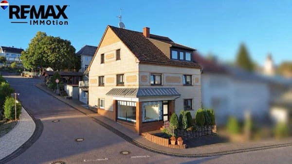 Immobilie in Greimerath - Reiheneckhaus mit Ladenfläche, Balkon, Garten und viel Raum für neue Möglichkeiten - Bild 0