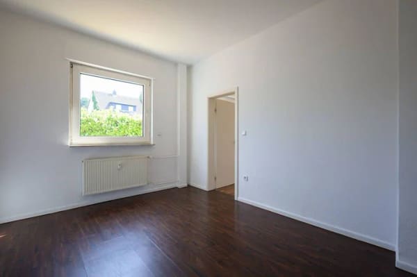 Immobilie in Langenfeld (Rheinland) - Mehrfamilienhaus mit 5 Wohneinheiten + Garagen + Werkstätten - Bild 1