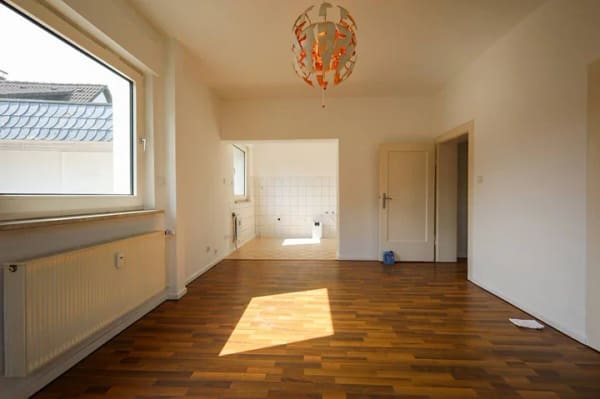 Immobilie in Langenfeld (Rheinland) - Mehrfamilienhaus mit 5 Wohneinheiten + Garagen + Werkstätten - Bild 2
