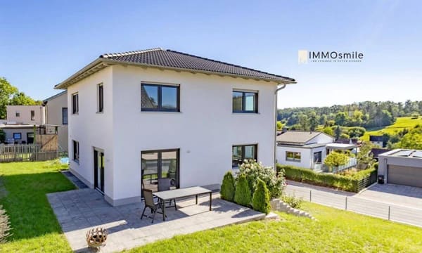 Immobilie in Heilsbronn - Einzugsbereit: Modernes, freistehendes Einfamilienhaus auf 3 Ebenen mit Südterrasse in Heilsbronn - Bild 0
