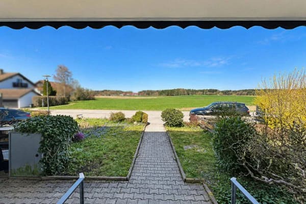 Immobilie in Wasserburg am Inn - Sofort bezugsfrei: Charmantes Reihenmittelhaus mit PV-Anlage, Kamin & traumhaftem Blick ins Grüne - Bild 2