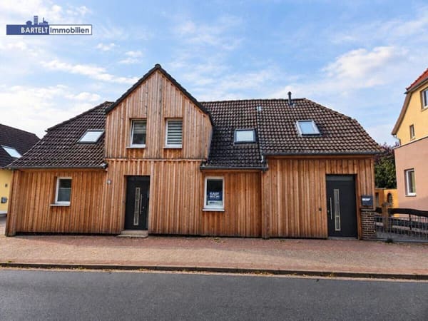 Immobilie in Pattensen - Saniertes Zweifamilienhaus mit Pool - zwei Wohneinheiten, ein besonderes Zuhause - Bild 0