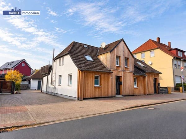 Immobilie in Pattensen - Saniertes Zweifamilienhaus mit Pool - zwei Wohneinheiten, ein besonderes Zuhause - Bild 1