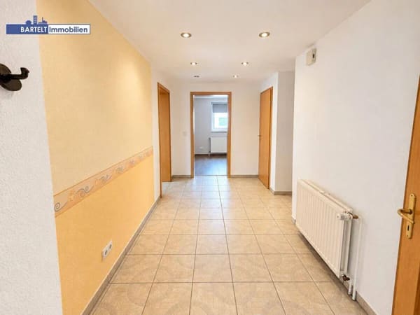 Immobilie in Pattensen - Saniertes Zweifamilienhaus mit Pool - zwei Wohneinheiten, ein besonderes Zuhause - Bild 2