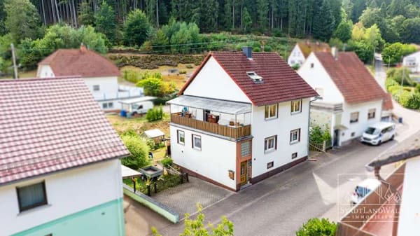 Immobilie in Lemberg - Gepflegtes Zweifamilienhaus mit Garten am Bachlauf, Garage und viel Platz in Lemberg-Glashütte - Bild 1