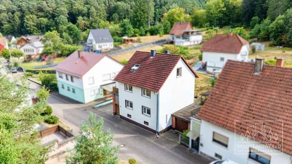 Immobilie in Lemberg - Gepflegtes Zweifamilienhaus mit Garten am Bachlauf, Garage und viel Platz in Lemberg-Glashütte - Bild 2
