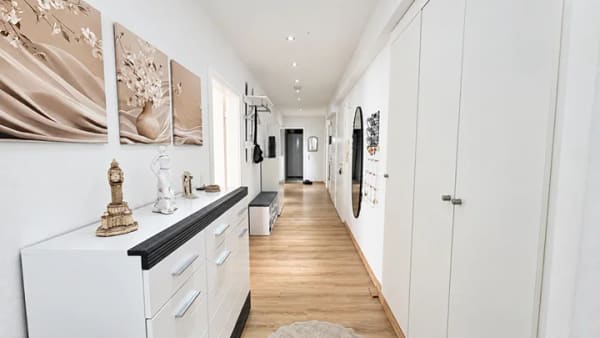 Immobilie in Pforzheim - Südweststadt: Modernisierte 4-Zimmer-Wohnung mit ca. 124 m² - Bild 0