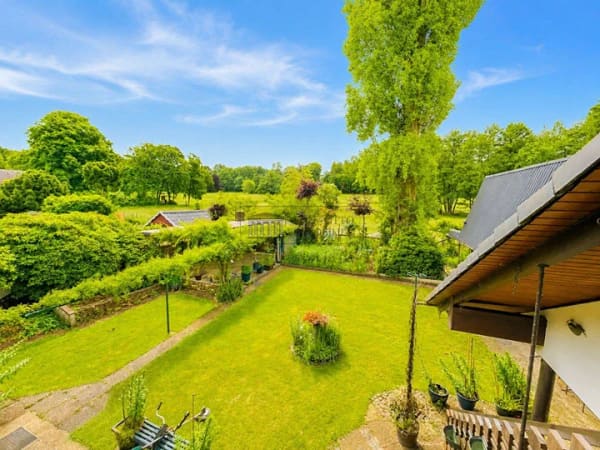 Immobilie in Ganderkesee - Ein Zuhause der besonderen Art - Großzügigkeit trifft Natur und Privatsphäre - Bild 1