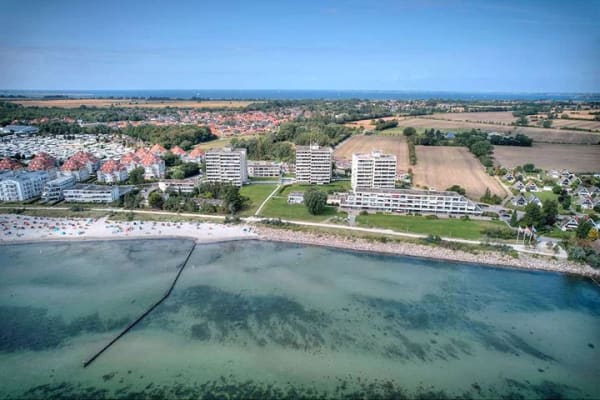 Immobilie in Großenbrode - Logenplatz über der Ostsee:Meerblick aus der 7. Etage, Südbalkon, Garage & Potenzial - Bild 2