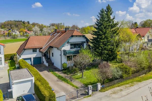 Immobilie in Gilching - Viel Raum für die Familie - Einfamilienhaus mit Mehrgenerationenpotenzial in Geisenbrunn - Bild 0