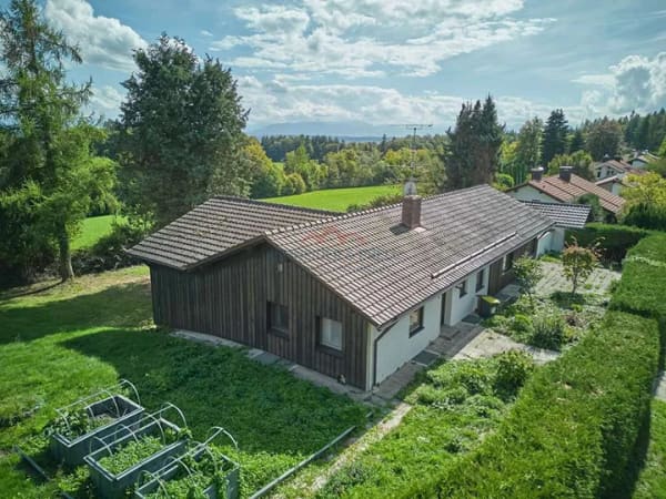 Immobilie in Icking - Bungalow in Icking – Bergblick, großes Grundstück, interessanter Preis - Bild 0