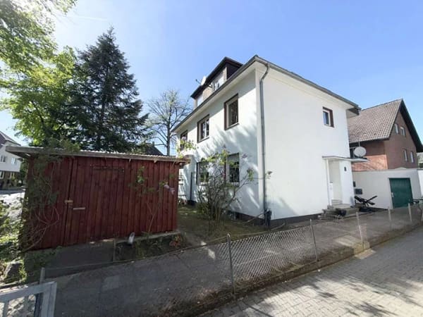 Immobilie in Gütersloh - 3-Zimmer-Wohnung im 1. OG eines kleinen Hauses mit 3 Einheiten – innenstadtnah in Gütersloh - Bild 0